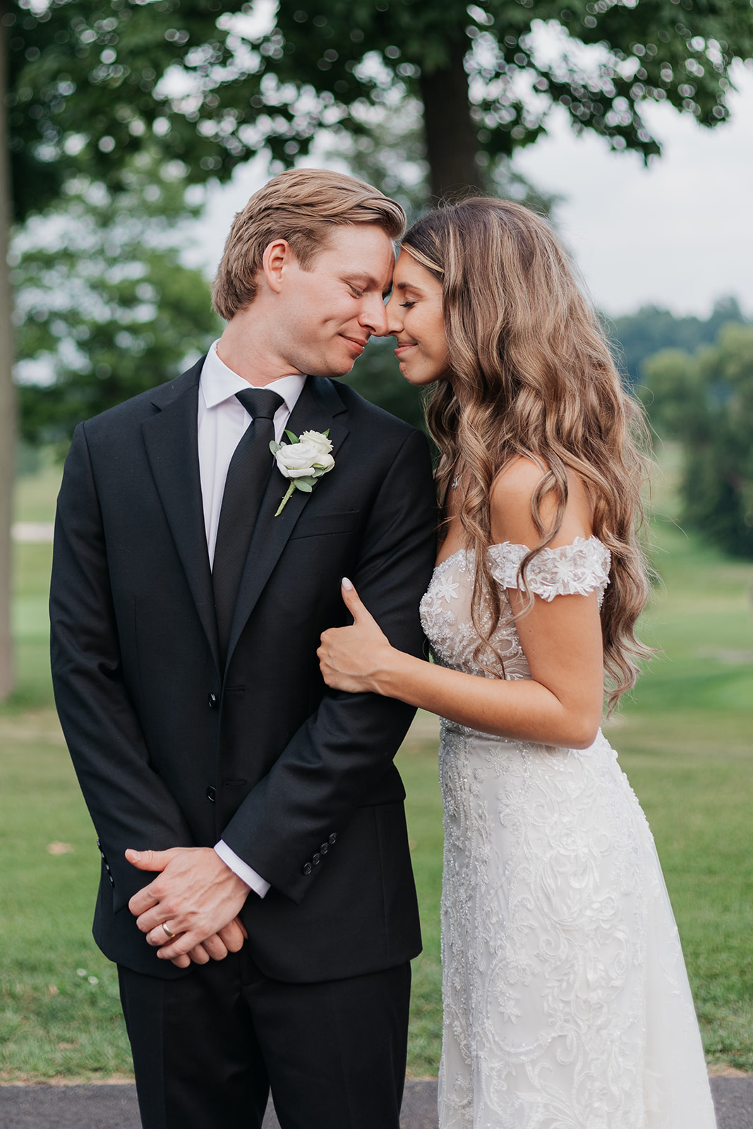 Couples portrait at Ravenwood Golf Club